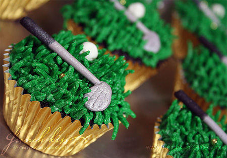 Golf cupcakes with putter topper