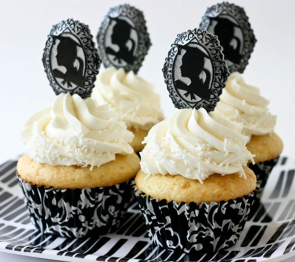black-and-white-graduation-cupcakes