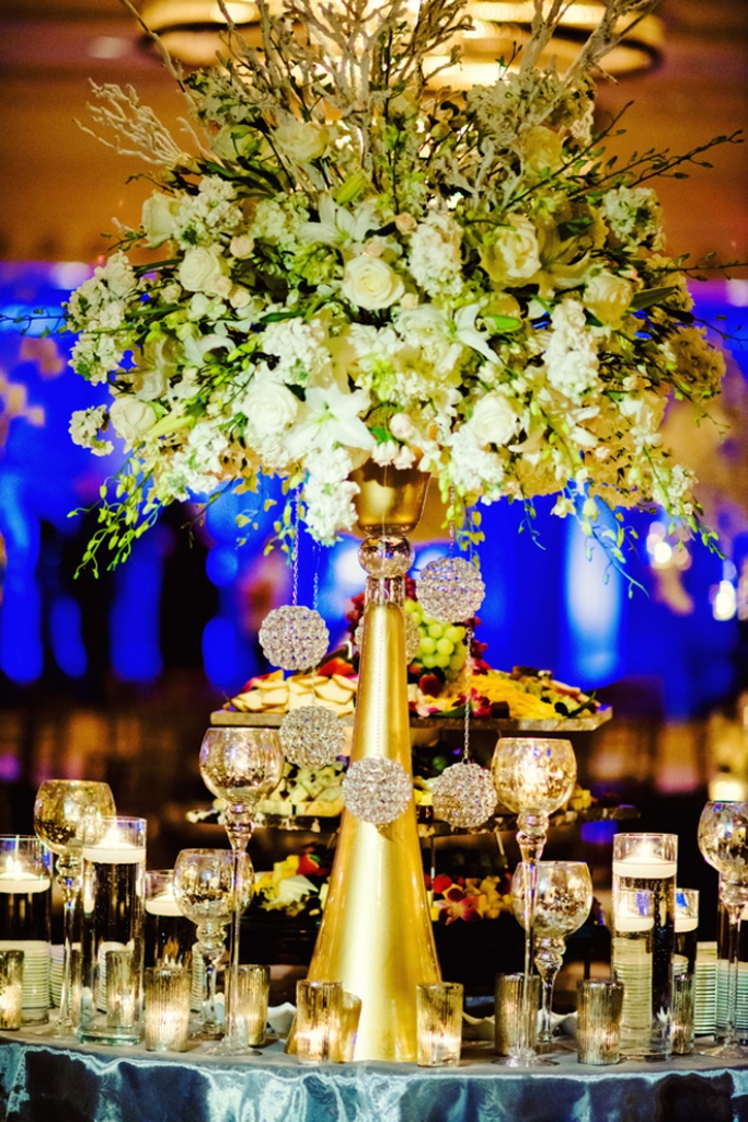 Gold and white wedding centerpieces