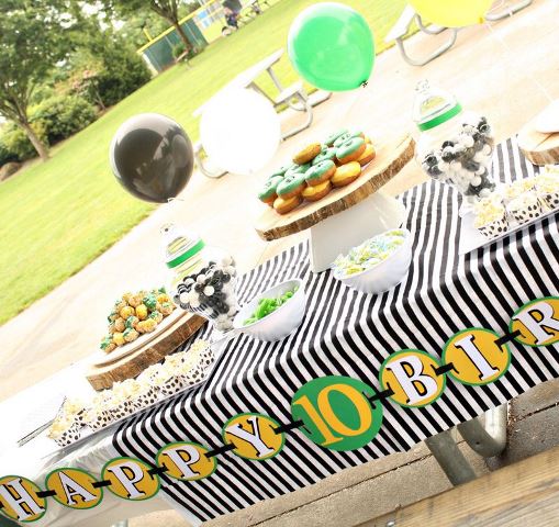 Soccer Party Food Table-Love the stripes and polka dots
