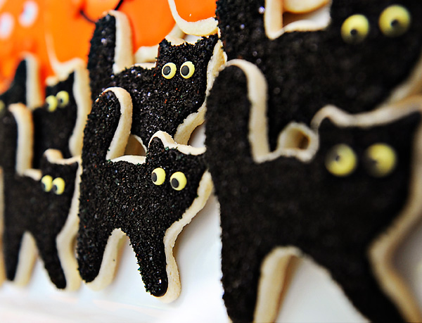 Black Cat Cookies for Halloween!