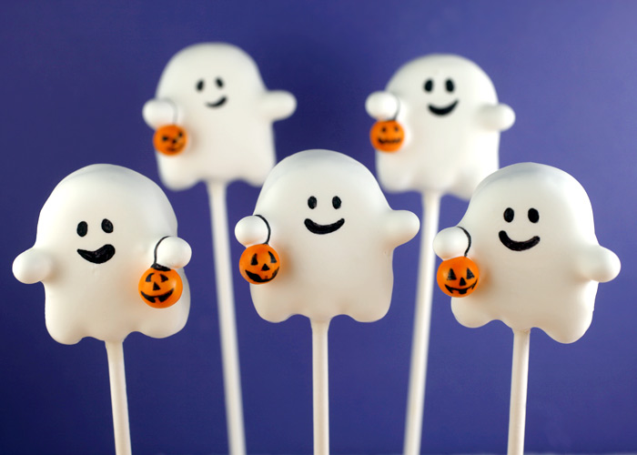 I LOVE these ghost cake pops