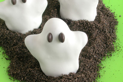 Super cute DIY ghost cookies