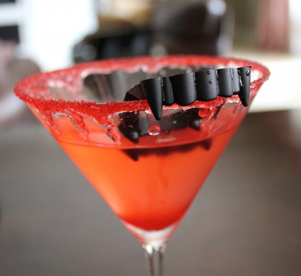 Who wouldn't LOVE these vampie cocktails for Halloween