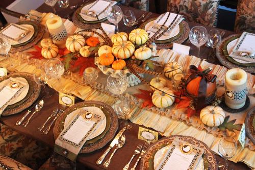 Pumpkin table decorations for Thanksgiving