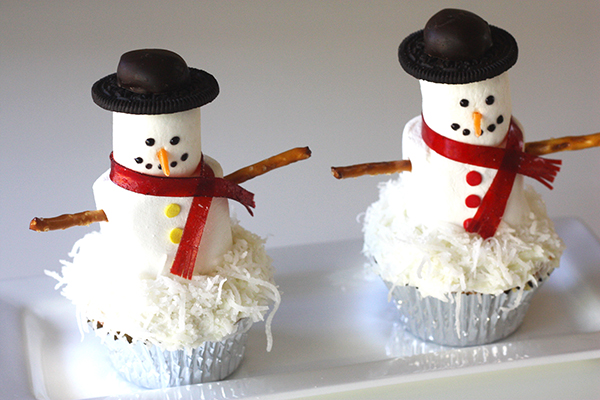 Easy DIy Snowmen cupcakes