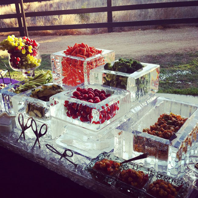 This ice sculpture food display is so neat!