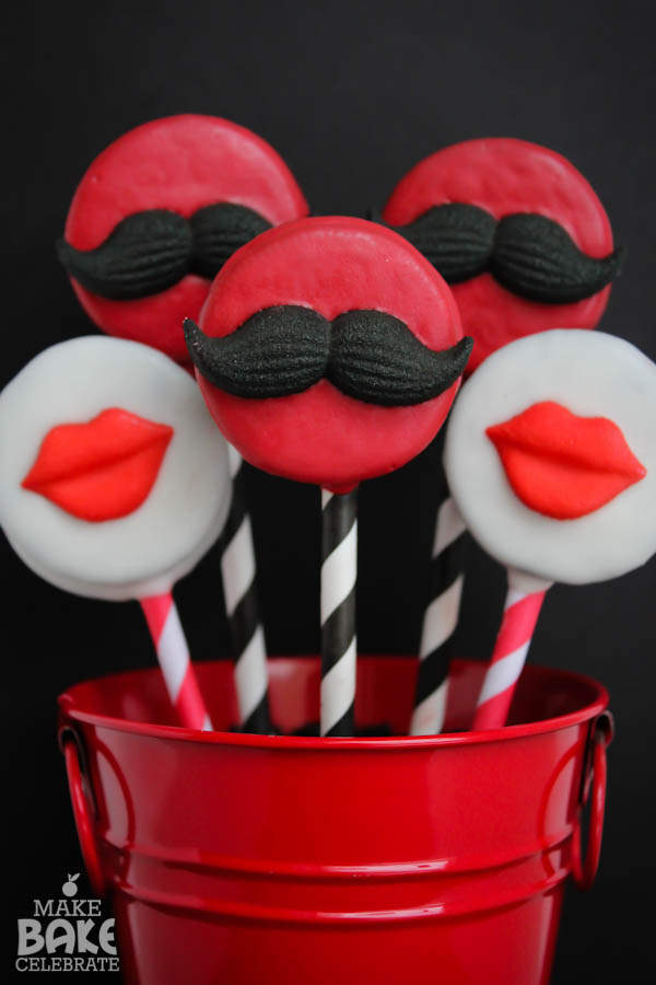 mustache and lip cake pops!