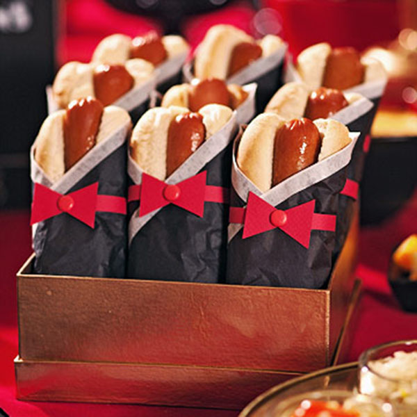 Love these tuxedo hot dogs for the oscars!