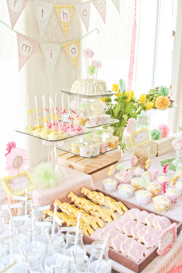 Love this dessert buffet for this girls safari party!