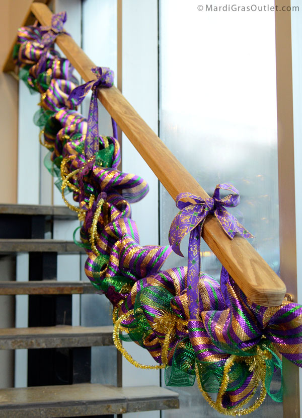 Amazing DIY Mardi Gras garland