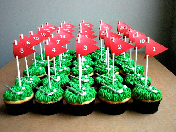 Gosh these golf flags on these cupcakes are amazing and so are the little clubs