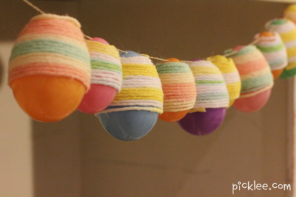 Love this idea of yarn wrapped easter egg garland