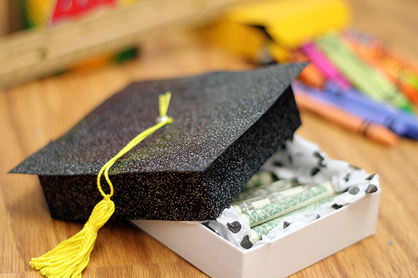 DIY Graduation Cap Gift Box!