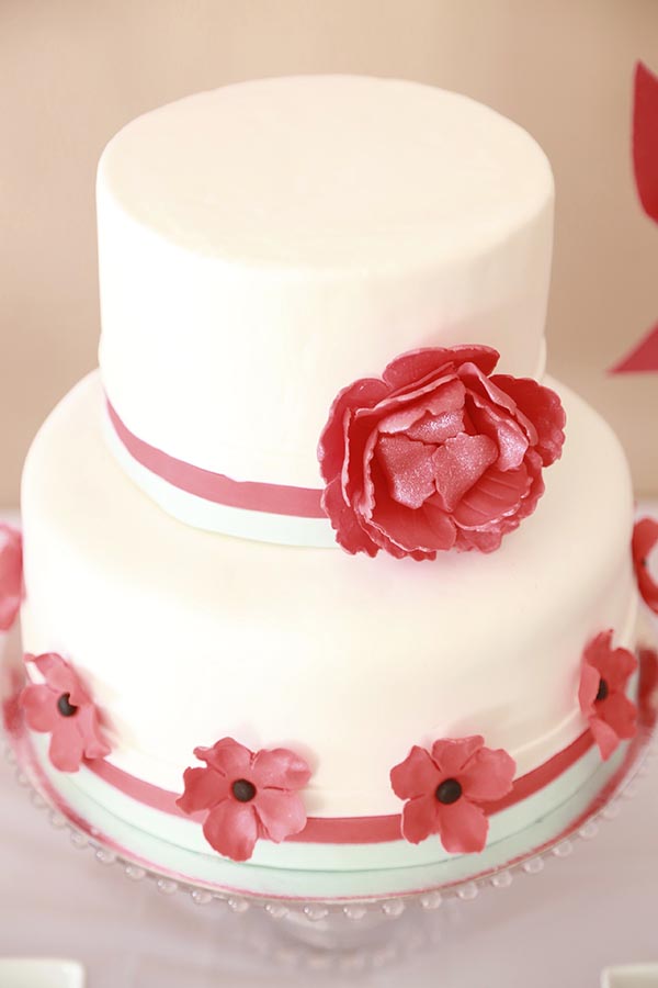 Love the ruffly flower on this baby shower cake