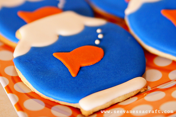 Love these goldfish party cookies!