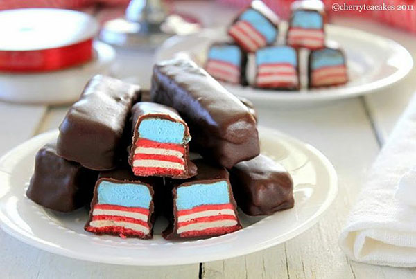 Cute Red white and blue mini cakes!