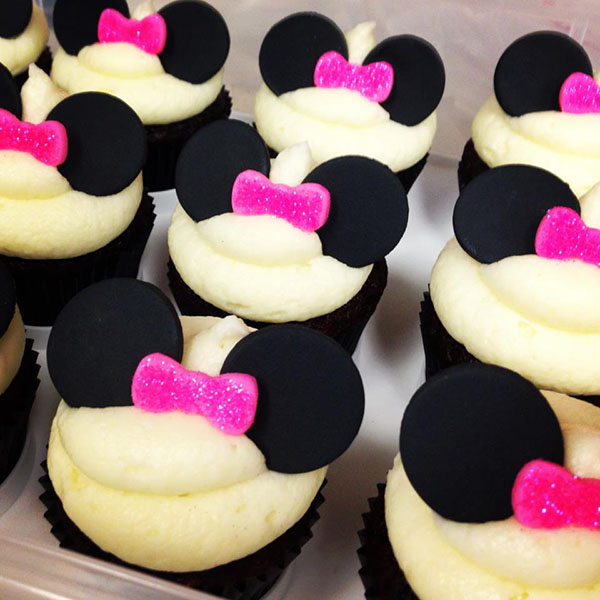 Cute Minnie Mouse cupcakes With Pink Bows!