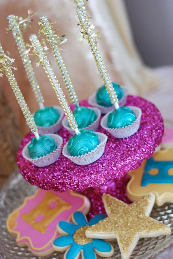 Cute cake pops with sparkle sticks
