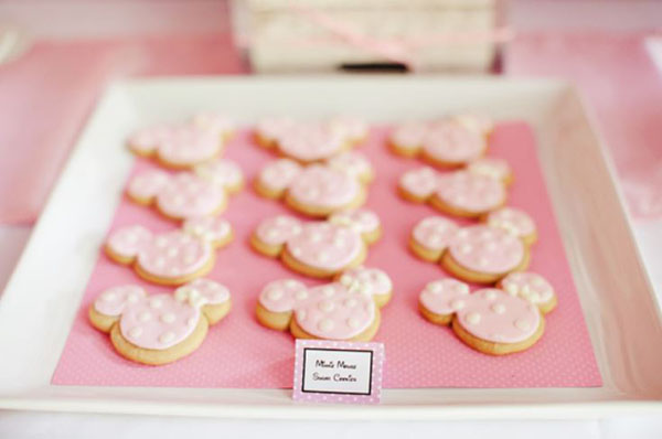 Minnie mouse party cookies in pink!