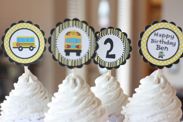 Love these school bus cupcake toppers!