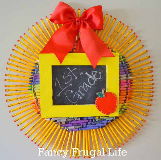 Love this Pencil and Crayon Wreath For Back To School- DIY too!