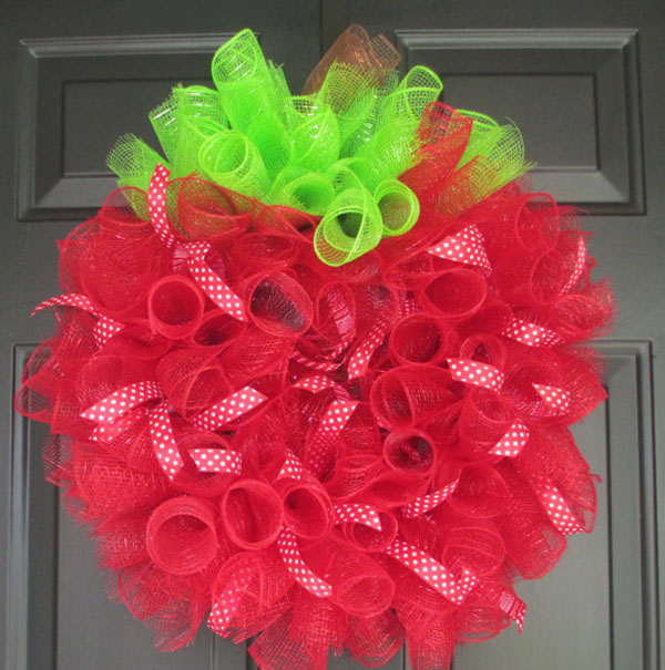 This Apple wreath is soo cute for back to school!
