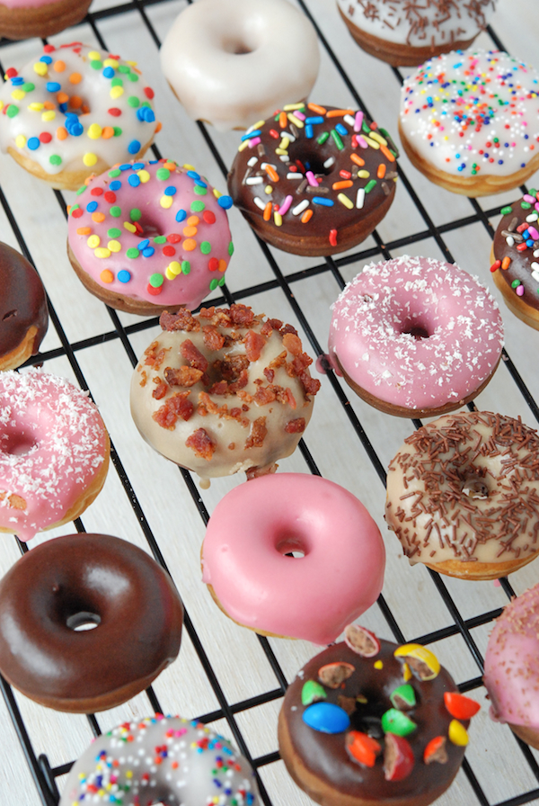 Look At all of teh different mini doughnuts you can do!