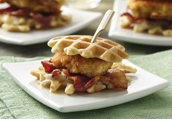 This mini chicken and waffles look amazing