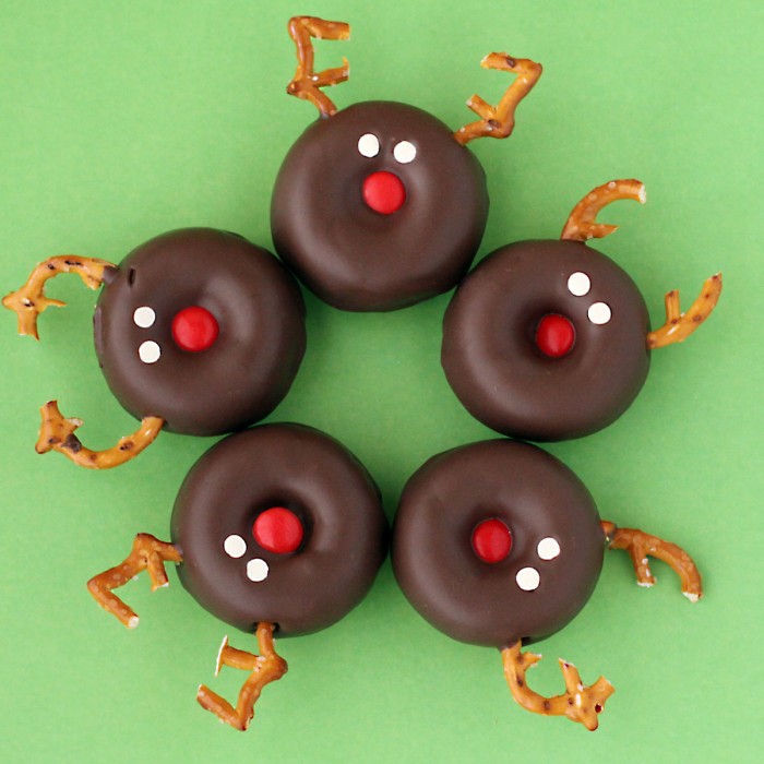 Easy DIy Reindeer DOughnuts