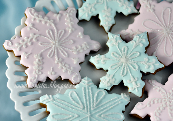 Pretty Snowflake cookies For Christmas