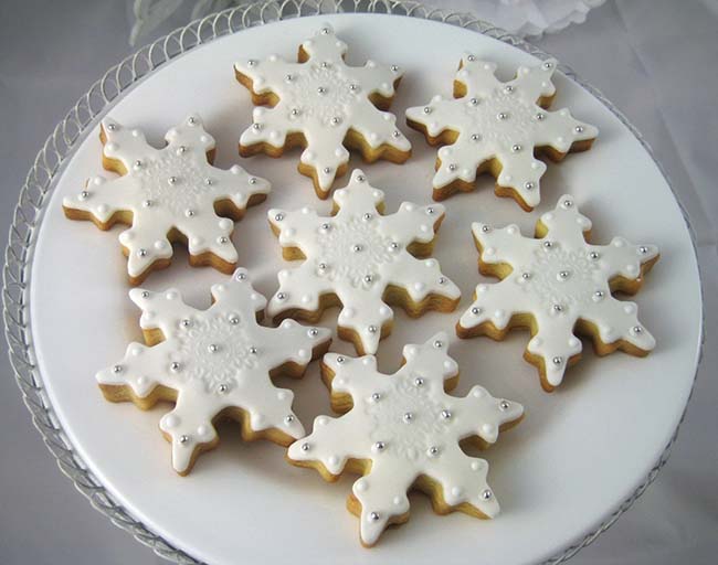 Pretty white an dsilver snowflake cookies