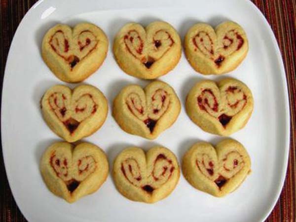 Heart Cinnamon Bun Favors- Omg Yum!