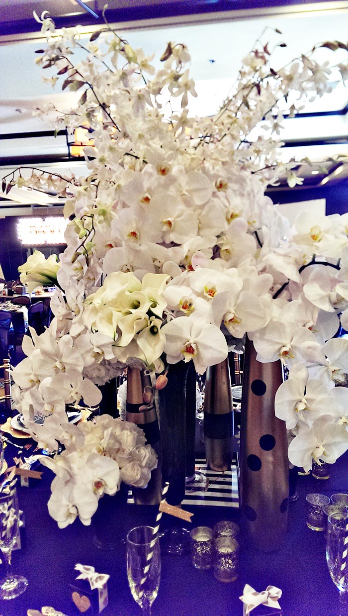 OMG these are gorgeous all white modern centerpieces!