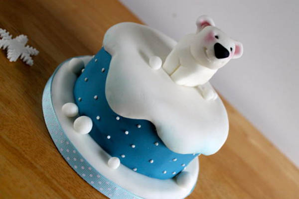 Cute little polar bear cake!