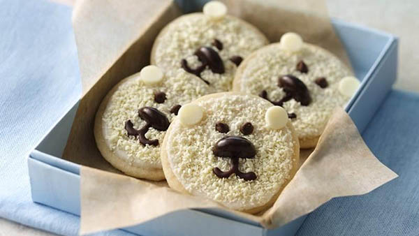 These polar bear cookies are the cutest!