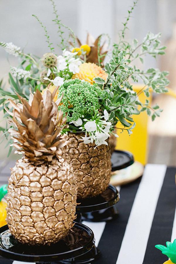 Lovely Gold Pineapple Decrotioans for A Pineapple Party!