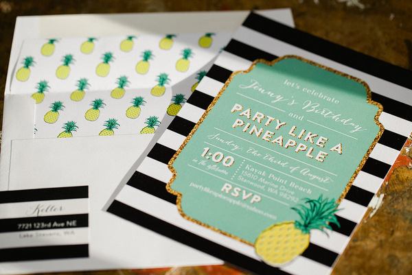 Chic & Pretty Pineapple Party Invitations