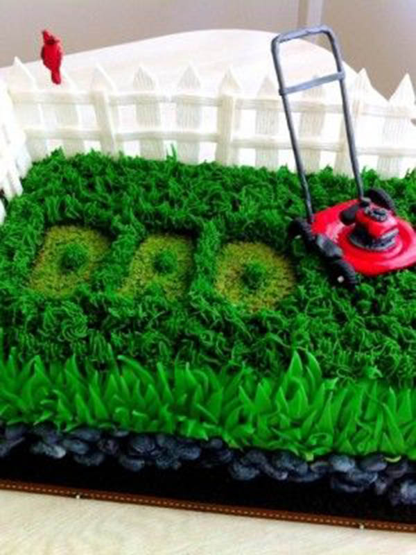 We adore this grassy lawn Dad cake for Father's Day!