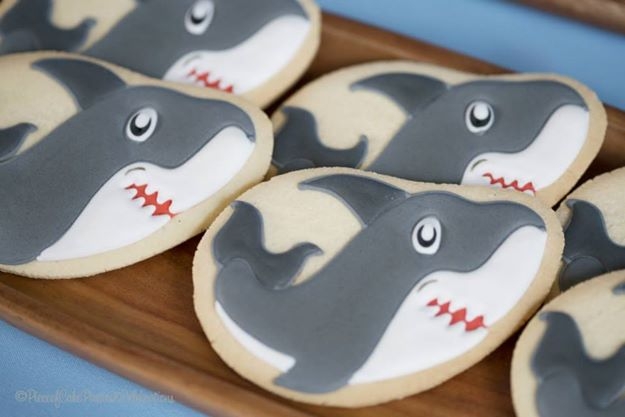 We love these shark party cookies!