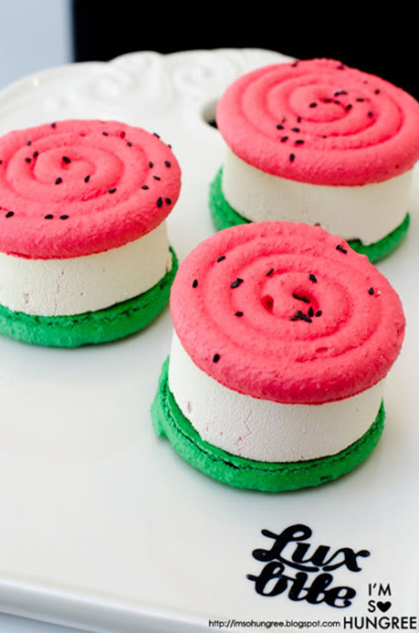 Yummy Watermelon Ice Cream cookie sandwiches!