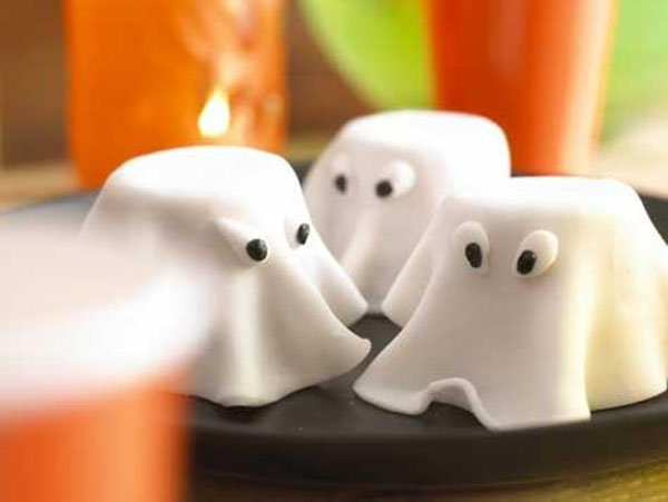 Adorable Mini ghost cakes