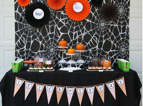Love the details of thie Halloween pumpkin Party!