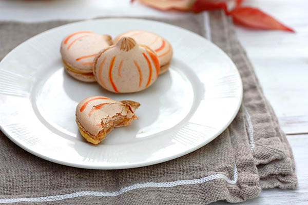 Oh my these Pumpkin Macarons Are so adorable!