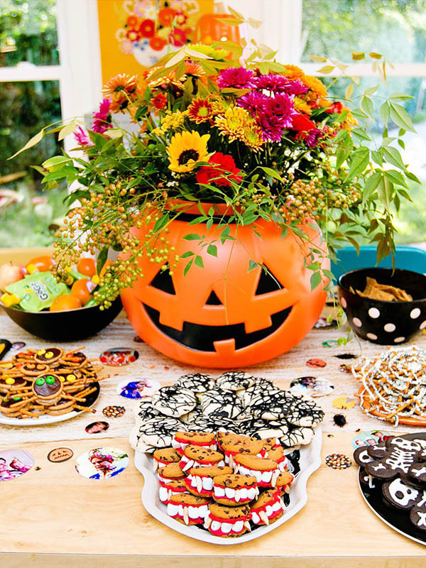 We Love this kooky & spook pumkin Halloween party!