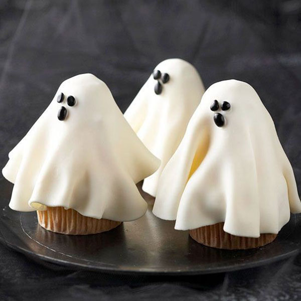 halloween ghost cupcakes!