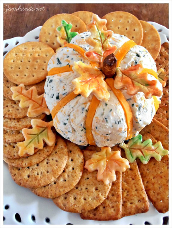 Fun Pumpkin Cheeseball & crackers for Thanksgiving
