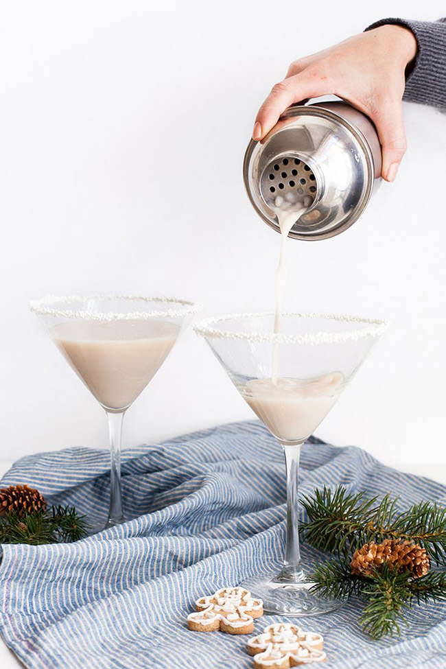 Christmas Drinks- Frosted Gingerbread Martinis!