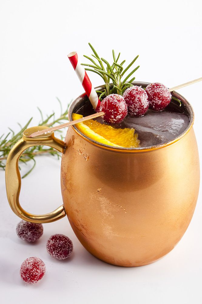 Christmas Drinks- Holiday Moscow mules- Yum!