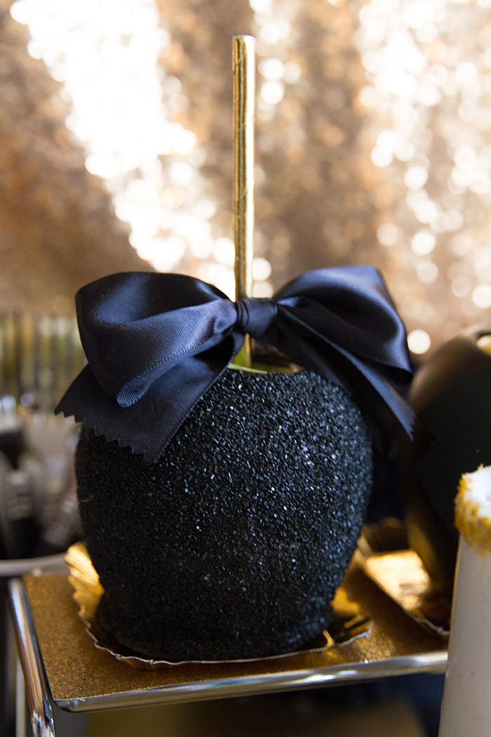 Black and gold Oscar Party- Fancy Caramel Apples -See More Oscar Party Ideas On B. Lovely Events
